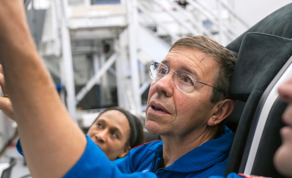 NASA astronauts Jeanette Epps and Michael Barratt, SpaceX Crew-8 Mission Specialist and Pilot respectively, participate in preflight mission training at SpaceX headquarters in Hawthorne, California. Credit: SpaceX