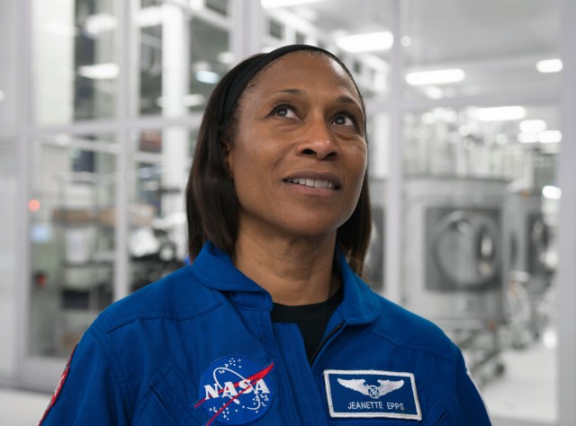 NASA astronaut and SpaceX Crew-8 Mission Specialist Jeanette Epps participates in preflight mission training at SpaceX headquarters in Hawthorne, California. Credit: SpaceX