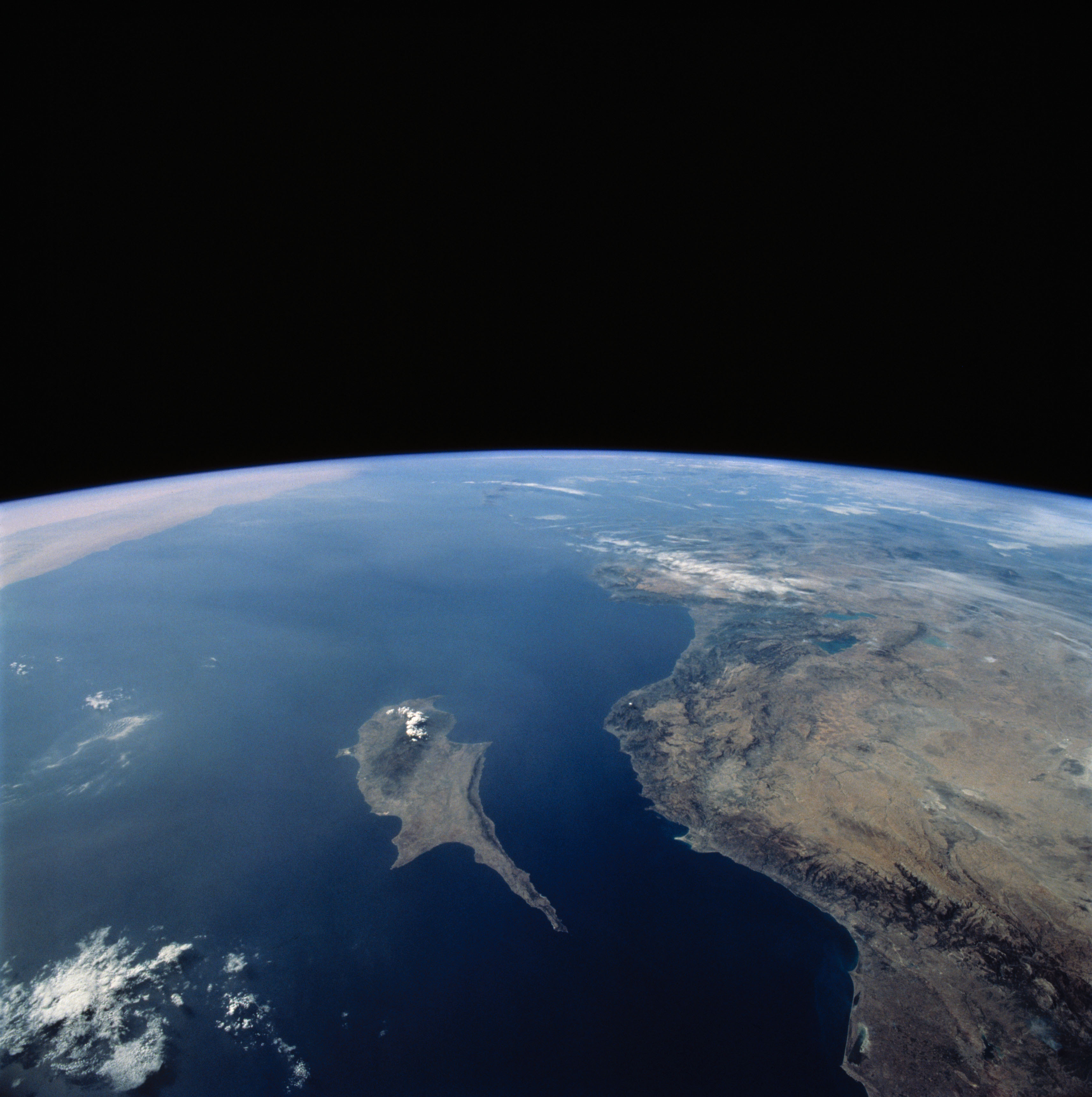 Fotografias de observação da Terra tiradas pela tripulação da STS-58.  Chipre, Türkiye e o Mar Mediterrâneo oriental.