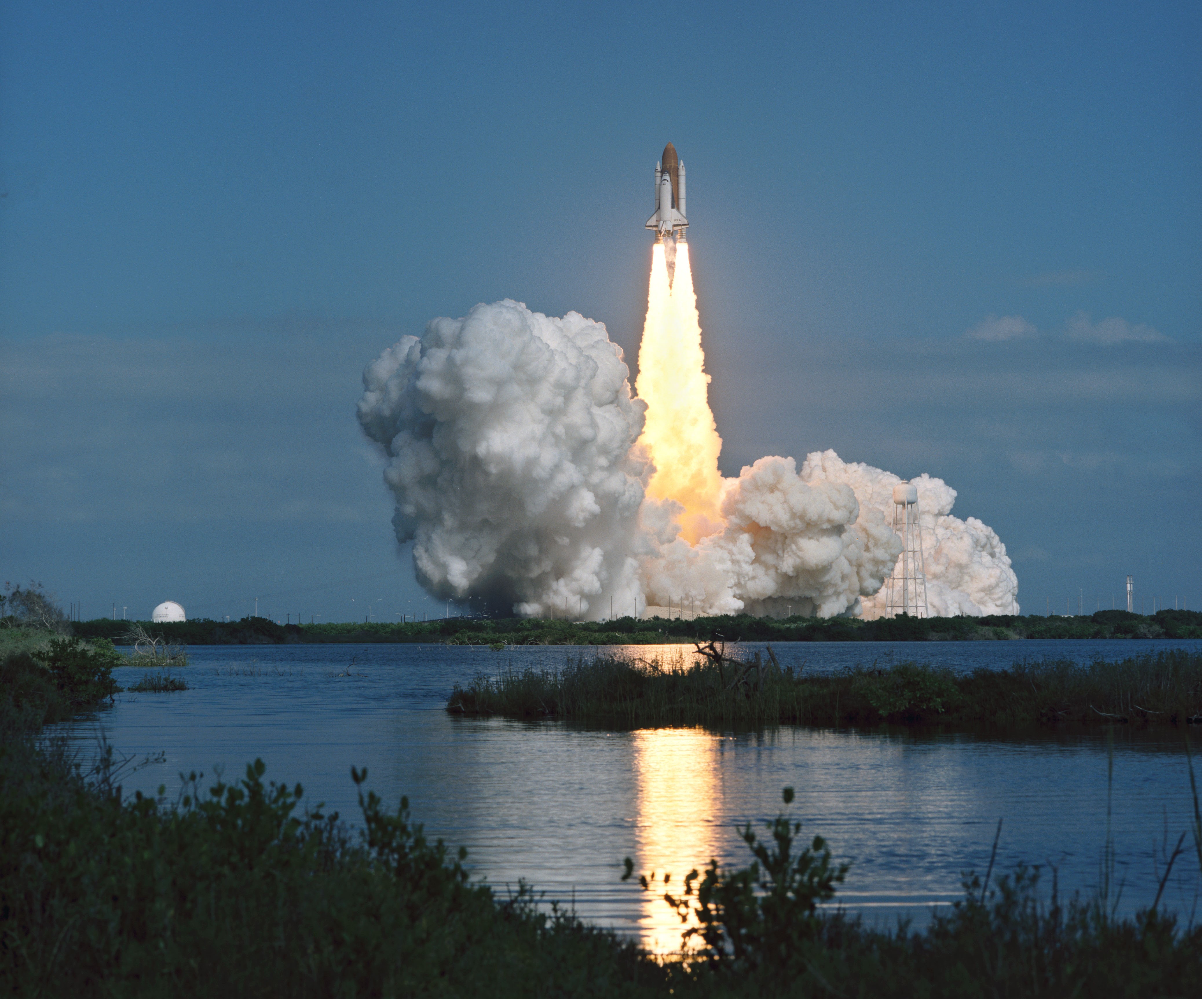 Liftoff of space shuttle Columbia on the STS-58 Spacelab Life Sciences 2 mission