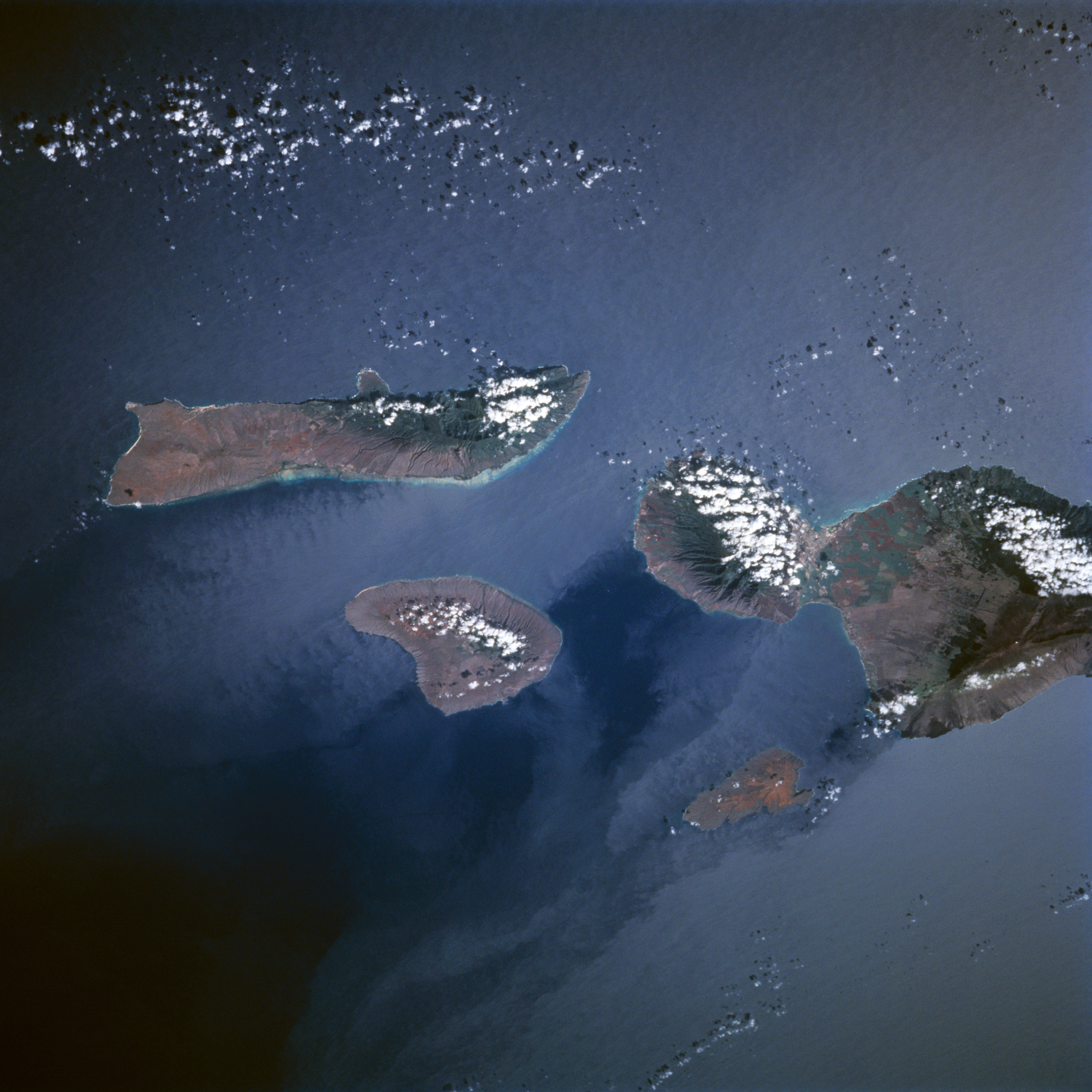 Photograph of the Hawaiian Islands  taken by the STS-95 crew 