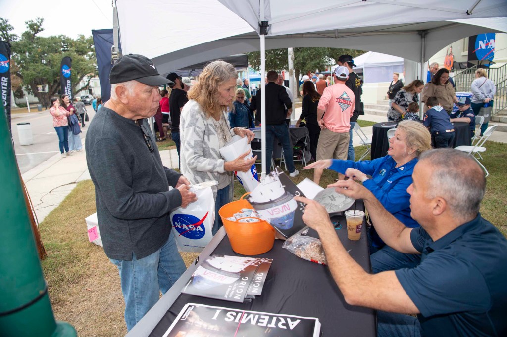 Image of attendees at Stennis Day in the Bay