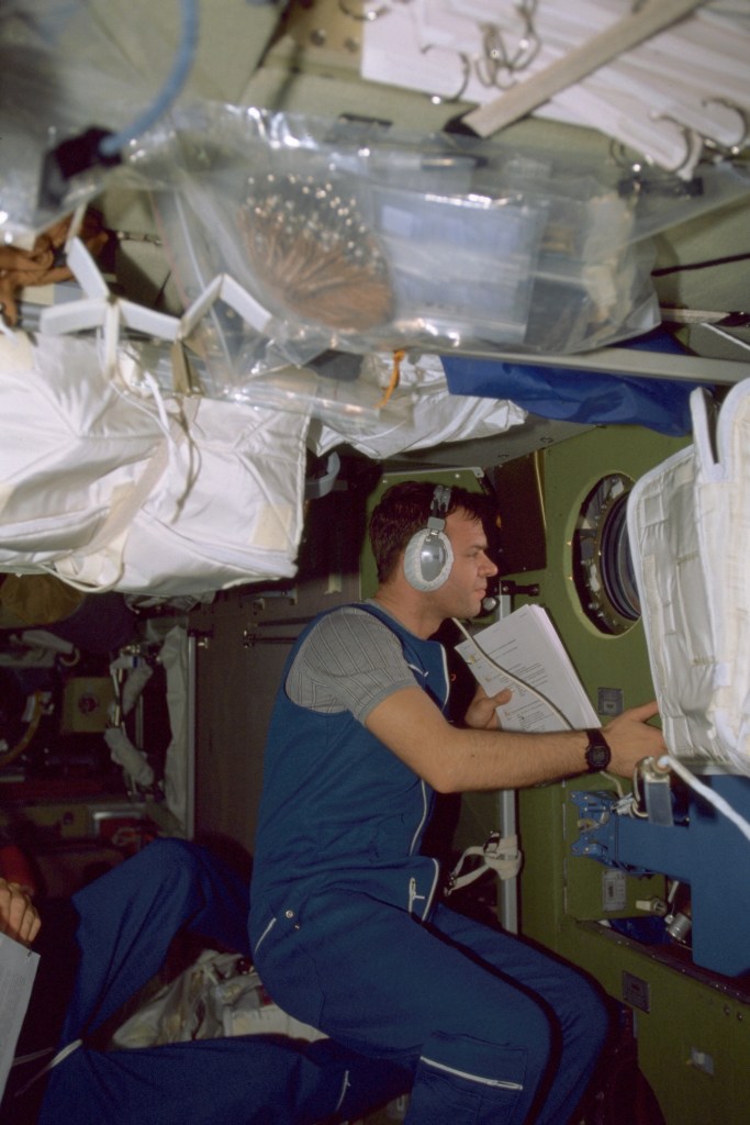 Cosmonaut Yuri P. Gidzenko, Soyuz commander for the Expedition 1 crew, looks out a window on the Zvezda Service Module during early occupancy of the International Space Station (ISS). Gidzenko is with the Russian Aviation and Space Agency. This is one of the first film images released from the Expedition 1 crew.