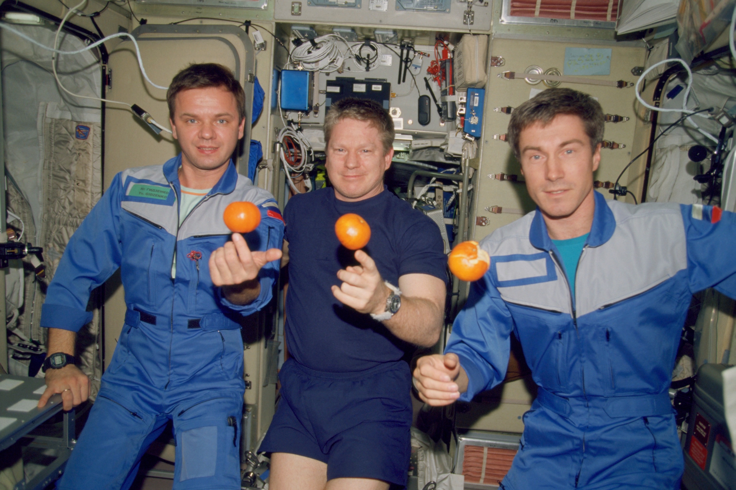 The Expedition 1 crew members are about to eat fresh fruit in the form of oranges onboard the Zvezda Service Module of the Earth-orbiting Internati...