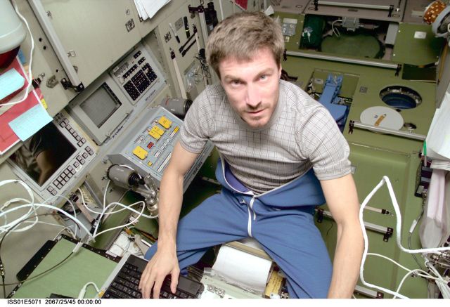 Cosmonaut Sergei K. Krikalev, Expedition 1 flight engineer, works at a computer station in the Zvezda Service Module aboard the Earth-orbiting International Space Station (ISS). The picture was taken with a digital still camera.