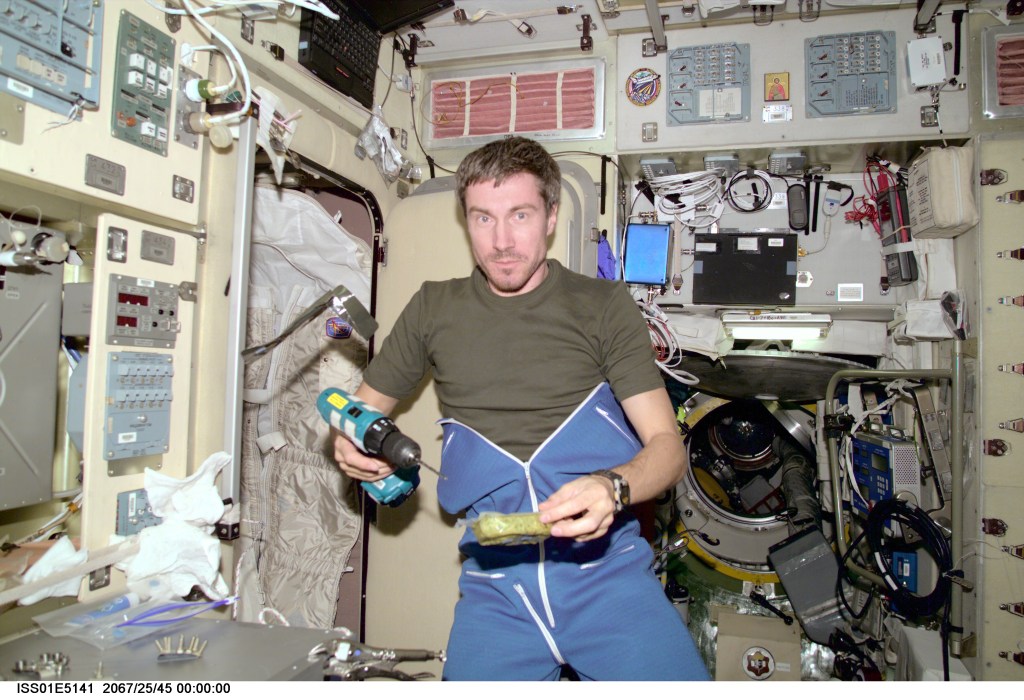 Cosmonaut Sergei K. Krikalev, Expedition One flight engineer, combines work and eating in the Zvezda service module aboard the Earth-orbiting International Space Station (ISS). The picture was recorded with a digital still camera.