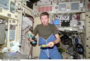 Cosmonaut Sergei K. Krikalev, Expedition One flight engineer, combines work and eating in the Zvezda service module aboard the Earth-orbiting International Space Station (ISS). The picture was recorded with a digital still camera.