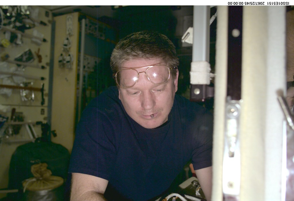 A medium close-up scene of astronaut William M. (Bill) Shepherd, Expedition 1 commander, as he performs installment work on the Zvezda Service Module aboard the Earth-orbiting International Space Station (ISS).