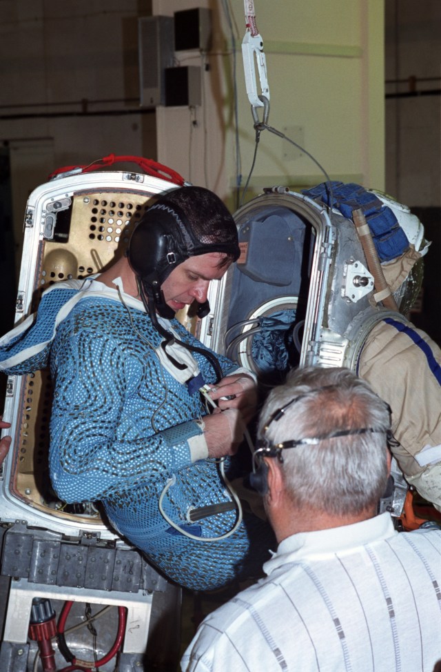 Cosmonaut Yuri Gidzenko, Soyuz commander for the Expedition 1 crew, checks his thermal undergarment prior to donning an Orlan space suit. Gidzenko was about to participate in an underwater spacewalk simulation in the Hydrolab facility at the Gagarin Cosmonaut Training Center in Russia.