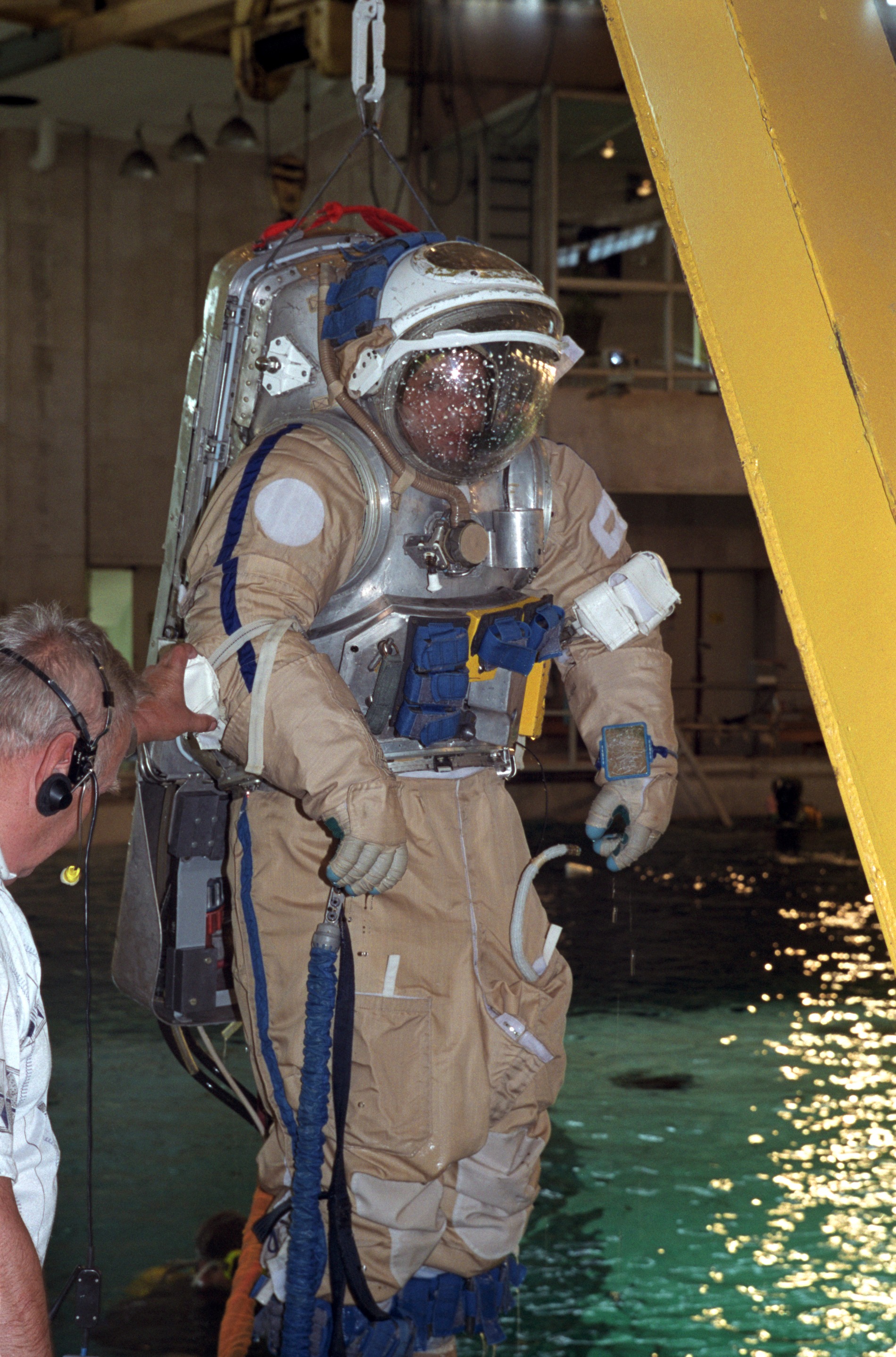 Equipped with an Orlan space suit, cosmonaut Yuri Gidzenko is just about to begin an underwater spacewalk simulation in the Hydrolab facility at the Gagarin Cosmonaut Training Center in Russia. Gidzenko, Soyuz commander for the Expedition 1 crew, was joined by astronaut William Shepherd, mission commander, for the extravehicular activity (EVA) rehearsal.