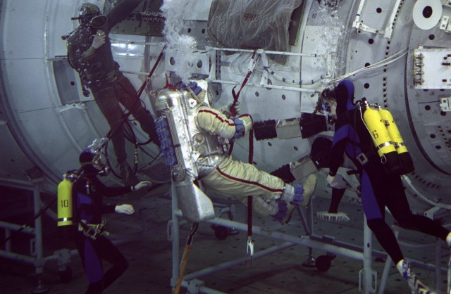 Astronaut William Shepherd, ISS Expedition 1 commander, rehearses an extravehicular activity (EVA) with a full scale training model of the Zvezda Service Module in the Hydrolab facility at the Gagarin Cosmonaut Training Center in Russia. SCUBA-equipped divers assist in the spacewalk rehearsal, which also included cosmonaut Yuri Gidzenko, Soyuz commander, who is out of frame here.