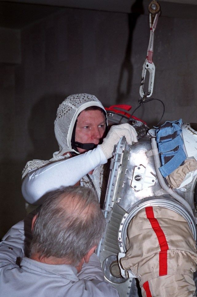 Astronaut William Shepherd, mission commander for the Expedition 1 crew, is about to don an Orlan space suit. Shepherd was preparing to participate in an underwater simulation in the Hydrolab facility at the Gagarin Cosmonaut Training Center in Russia. Shepherd was joined by cosmonaut Yuri Gidzenko (out of frame), Soyuz commander, in the underwater session.