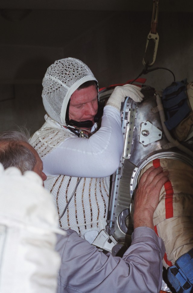 Astronaut William Shepherd, mission commander for the Expedition 1 crew, is about to don an Orlan space suit. Shepherd was preparing to participate in an underwater spacewalk simulation in the Hydrolab facility at the Gagarin Cosmonaut Training Center in Russia. Shepherd was joined by cosmonaut Yuri Gidzenko (out of frame), Soyuz commander, in the underwater session.