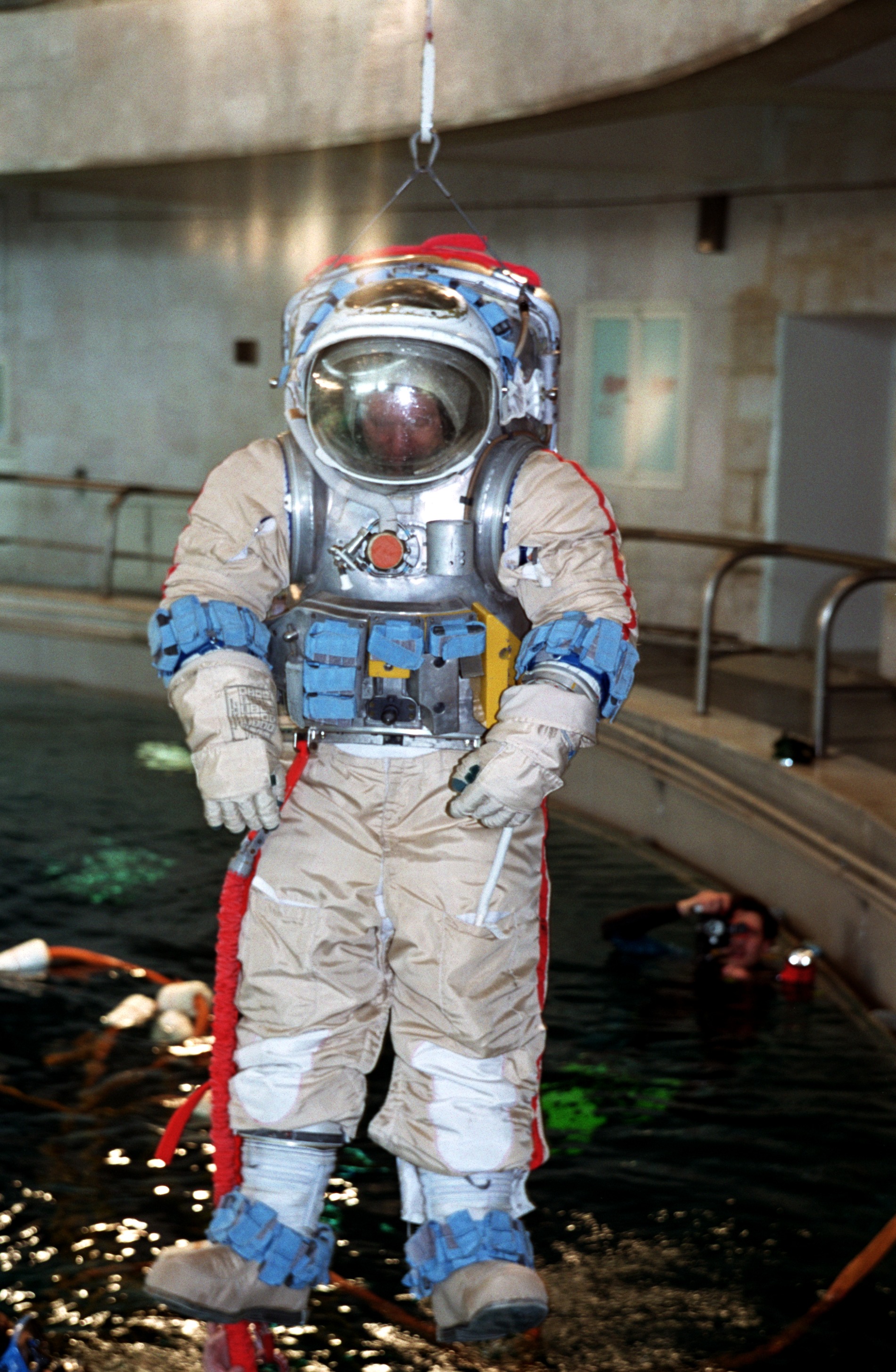Astronaut William Shepherd, mission commander for ISS Expedition 1, participates in an underwater spacewalk simulation in the Hydrolab facility at the Gagarin Cosmonaut Training Center in Russia.
