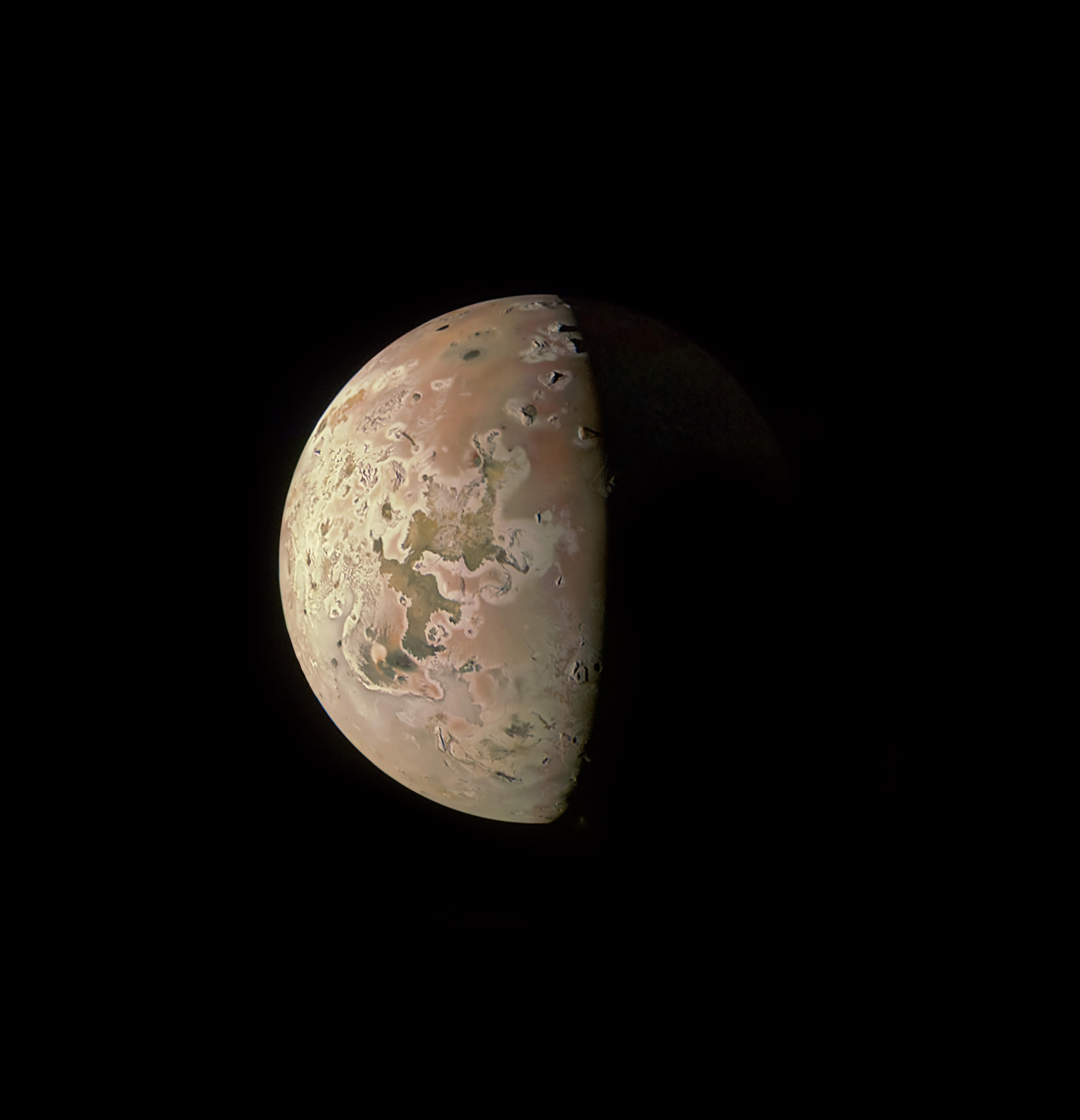 NASA's Juno zal op 30 december Jupiters vulkanische maan Io van dichtbij bekijken