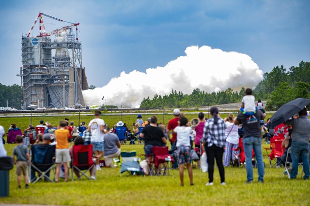 crowd of NASA Stennis employees and their families watching an engine test