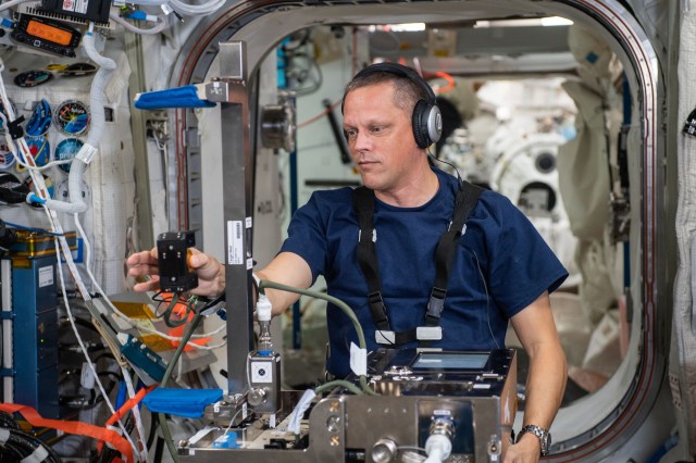 NASA astronaut and Expedition 67 Flight Engineer Bob Hines is seated inside the Columbus laboratory module participating in the GRIP experiment. The investigation explores how astronauts grip and maneuver a specialized device in response to pre-programmed stimuli so scientists can gain insights into a crew member’s cognition and perception during spaceflight.