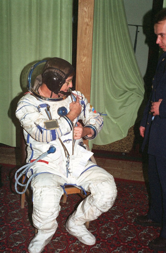 Astronaut Frank L. Culbertson, Jr., dons a training version of the Sokol cosmonaut suit prior to a training session at the Gagarin Cosmonaut Training Center in Russia. Culbertson is in training as commander for Expedition Three. He was named to that position in September of this year.