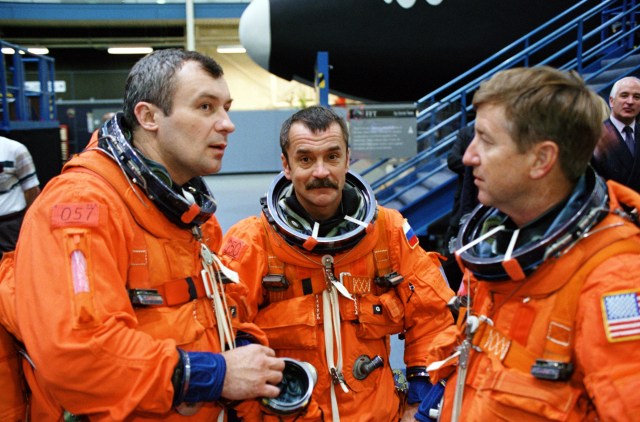 Cosmonauts Vladimir N. Dezhurov (left) and Mikhail Tyurin, Expedition Three flight engineers; and astronaut Frank L. Culbertson, Jr., Expedition Three commander, are photographed during mission training in the Johnson Space Center’s Systems Integration Facility. Dezhurov and Tyurin represent Rosaviakosmos.