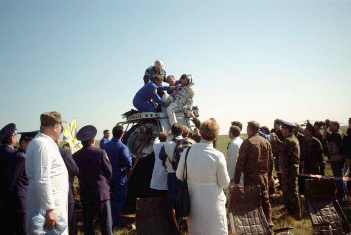 Cosmonaut Yuri Gidzenko, representing Rosaviakosmos, with the aid of ground crew members, egresses the Soyuz TM-33 spacecraft following the soft-landing and the successful end of the Soyuz 4 Taxi mission in Kazakhstan. Landing occurred around 7:52 a.m. Moscow time. Photo credit: NASA/Marty Linde