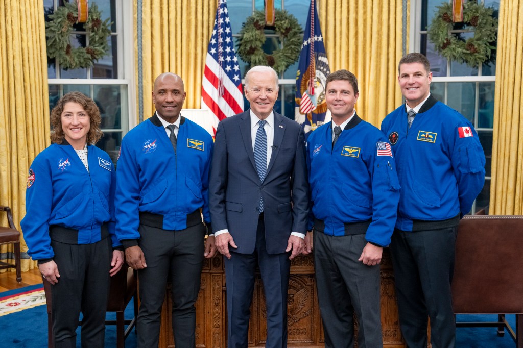 
			NASA’s Artemis II Crew Meet with President, VP at White House			