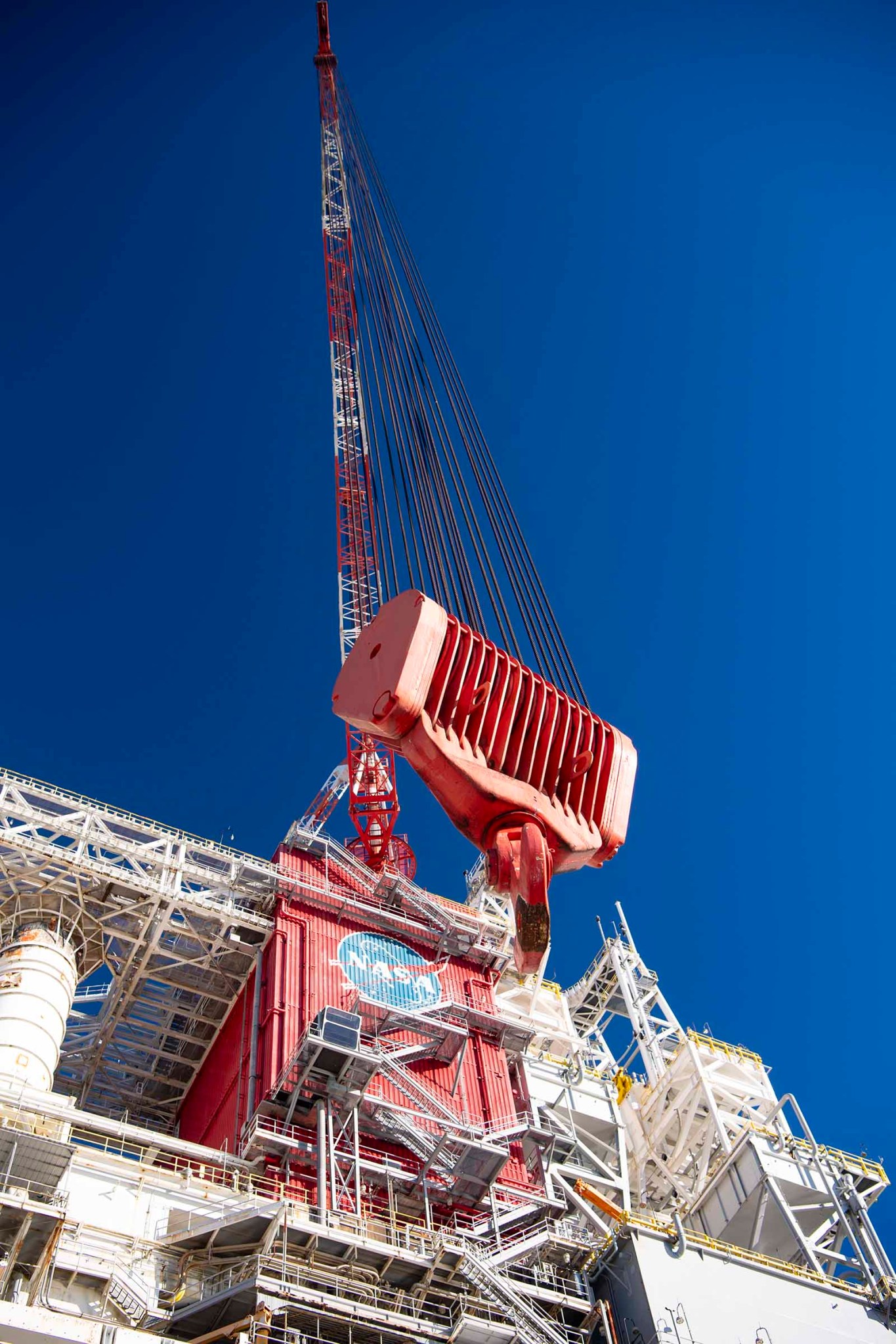 Installation of a key component of NASA’s new Exploration Upper Stage (EUS) vehicle