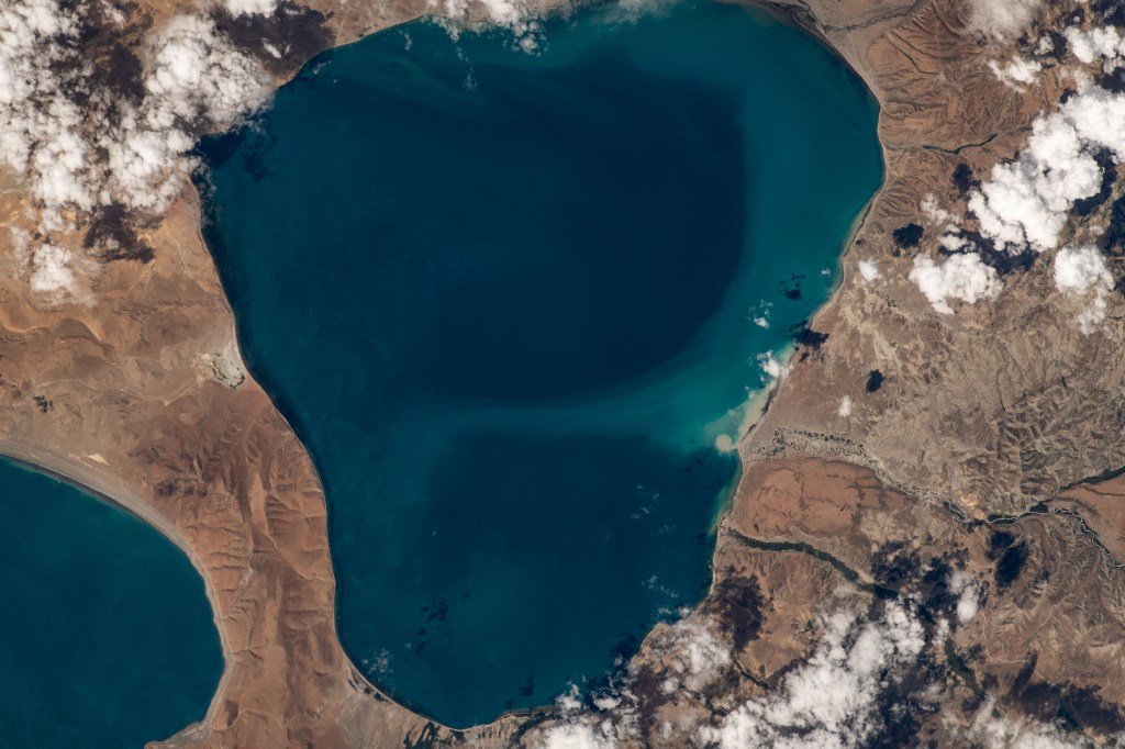 Lake Mansarovar, fed by Kailash glaciers, sits at an altitude of over 15,000 feet (~4590 meters). The freshwater lake neighbors saltwater Lake Rakshastal (to the left of the image) in the Tibetan region of East Asia. As the International Space Station soared roughly 260 miles above, UAE (United Arab Emirates) Flight Engineer Sultan Alneyaedi captured this photo.