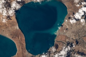 Lake Mansarovar, fed by Kailash glaciers, sits at an altitude of over 15,000 feet (~4590 meters). The freshwater lake neighbors saltwater Lake Rakshastal (to the left of the image) in the Tibetan region of East Asia. As the International Space Station soared roughly 260 miles above, UAE (United Arab Emirates) Flight Engineer Sultan Alneyaedi captured this photo.