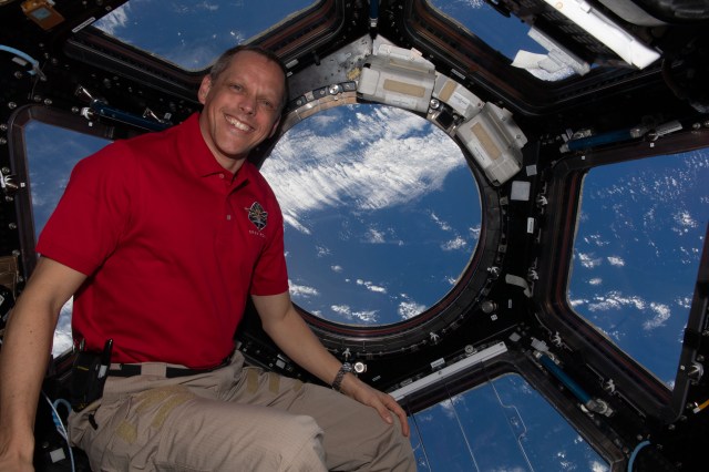 iss068e006161 (Oct. 1, 2022) --- NASA astronaut and Expedition 68 Flight Engineer Bob Hines poses for a portrait inside the cupola, the International Space Station's "window to the world," while orbiting 260 miles above the Pacific Ocean near Easter Island.