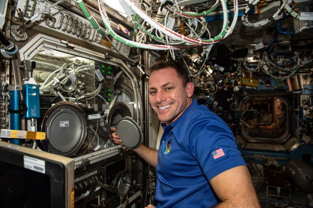 iss068e036994 (Jan. 4, 2023) --- NASA astronaut and Expedition 68 Flight Engineer Josh Cassada conducts research operations inside the Microgravity Science Glovebox for the Pore Formation and Mobility Investigation. The space physics study demonstrates a passive cooling system for electronic devices in microgravity using a micro-structured surface.