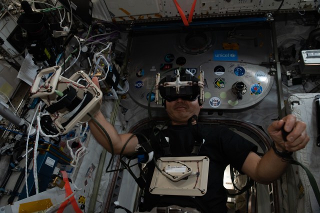 iss068e017255 (Oct. 14, 2022) --- Expedition 68 Flight Engineer Koichi Wakata of the Japan Aerospace Exploration Agency (JAXA) wears a virtual reality headset for the GRASP study exploring how weightlessness affects the central nervous system, or more specifically an astronaut’s reach-to-grasp function.