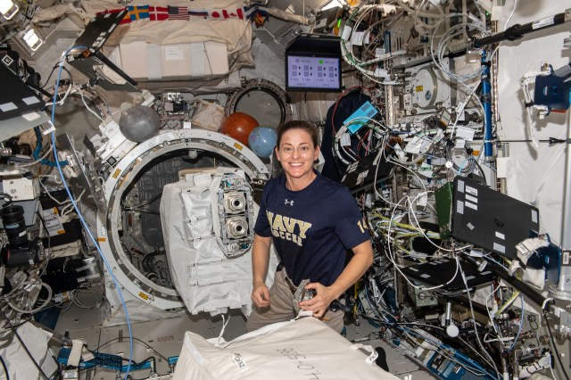 iss068e028254_alt (Dec. 9, 2022) --- NASA astronaut and Expedition 68 Flight Engineer Nicole Mann removes a small satellite deployer from the Multi-Purpose Experiment Platform inside the Kibo laboratory module's airlock.