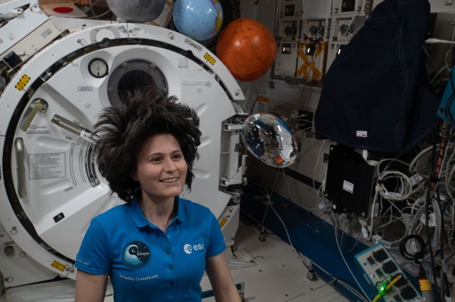iss068e005884 (Oct. 1, 2022) --- ESA (European Space Agency) astronaut and Expedition 68 Flight Engineer Samantha Cristoforetti has fun with fluid physics as she observes the behavior of a free-flying water bubble inside the International Space Station's Kibo laboratory module.