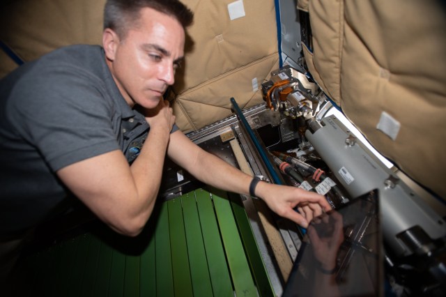 NASA astronaut and Expedition 63 Commander Chris Cassidy performs regularly scheduled maintenance on the COLBERT treadmill in the station’s Tranquility module. Cassidy greased the treadmill’s axles, tightened belts and replaced components.