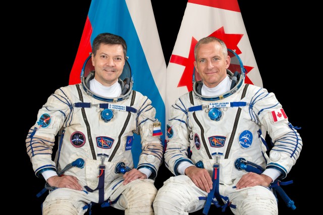 Expedition 57-58 backup crew members (from left) Oleg Kononenko of Roscosmos and David Saint-Jacques of the Canadian Space Agency are pictured in Sokol launch and entry suits at the Gagarin Cosmonaut Training Center.