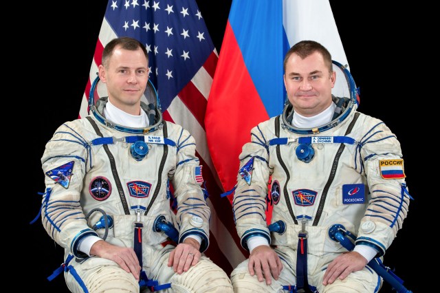 Expedition 57-58 crew members (from left) Nick Hague of NASA and Alexey Ovchinin of Roscosmos are pictured in Sokol launch and entry suits at the Gagarin Cosmonaut Training Center.