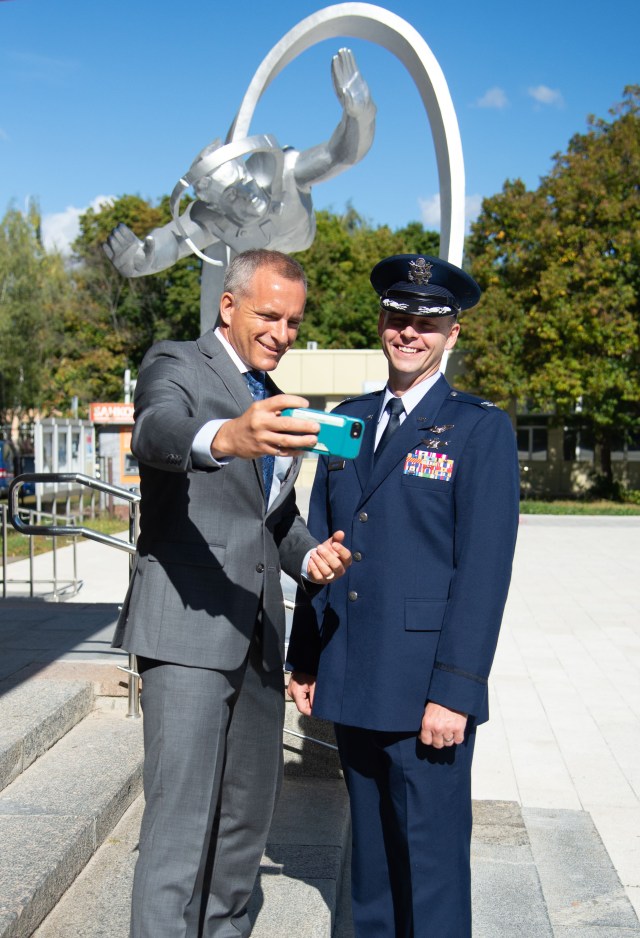 At the Kremlin in Moscow, Expedition 57 backup crew member David Saint-Jacques of the Canadian Space Agency (left) takes a selfie with prime crew member Nick Hague of NASA (right) Sept. 17 during traditional prelaunch activities. Hague and Alexey Ovchinin of Roscosmos will launch Oct. 11 from the Baikonur Cosmodrome in Kazakhstan on the Soyuz MS-10 spacecraft for a six-month mission on the International Space Station.