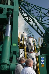 Expedition 63 Crew Waves Farewell - Expedition 63 crewmembers Ivan Vagner of Roscosmos, Chris Cassidy of NASA, and Anatoly Ivanishin of Roscosmos climb aboard the Soyuz MS-16 rocket at Site 31 at the Baikonur Cosmodrome in Kazakhstan, Thursday, April 9, 2020. They launched a short time later to the International Space Station for the start of a six-and-a-half month mission.