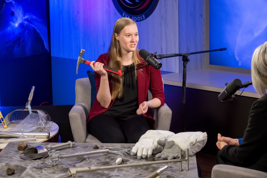 <strong>Holly Newton<br></strong>Lunar Tools Expert