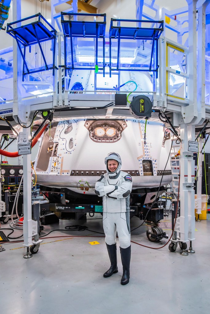 Roscosmos cosmonaut Alexander Grebenkin, mission specialist of NASA’s SpaceX Crew-8 mission, participates in the Crew Equipment Interface Test at NASA’s Kennedy Space Center in Florida to rehearse launch day activities and get a close look at the spacecraft that will take him to the International Space Station.
