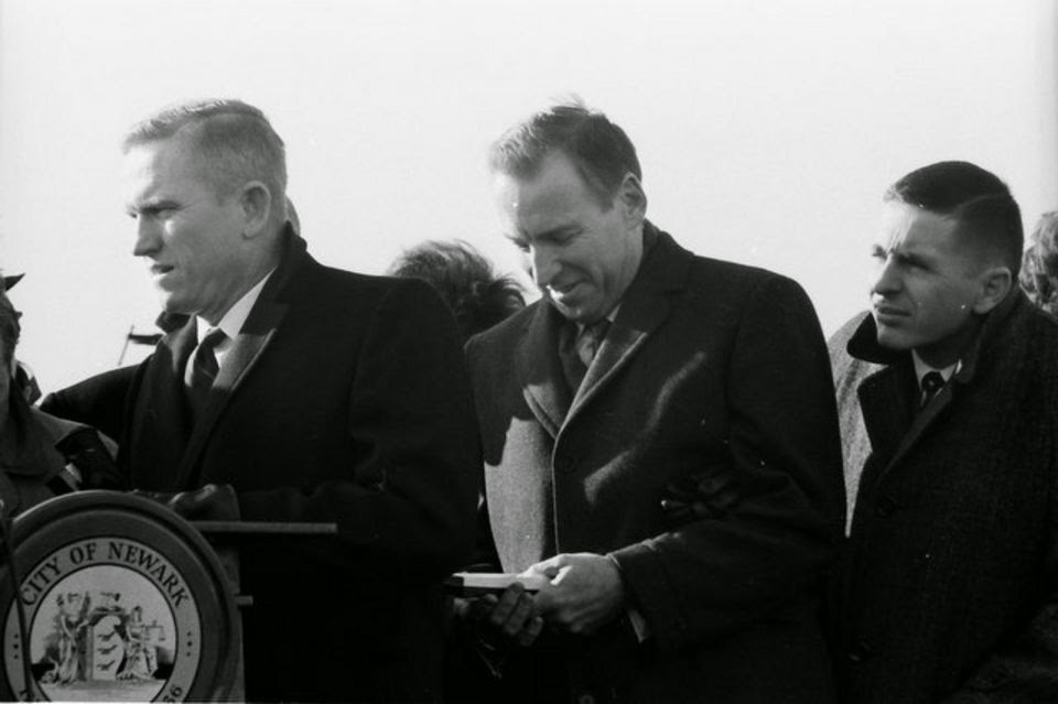 Borman, Lovell, and Anders address a crowd at Newark airport