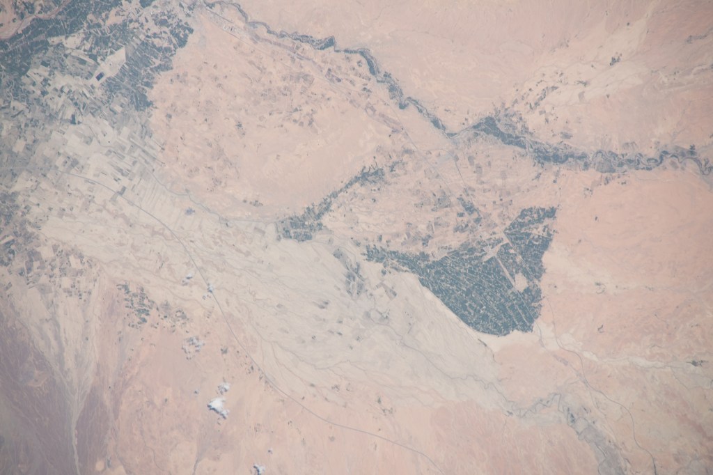 Oued Melloulou is a stream that runs through the Moroccan Province of Guercif which also hosts its capital town of Guercif (upper left) and the rural commune of Taddart (center right).