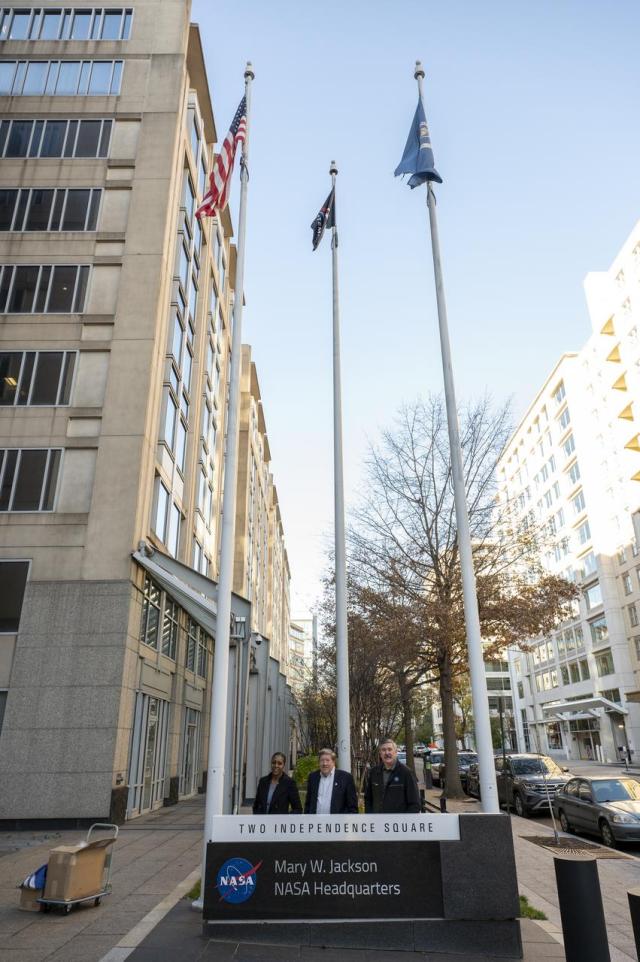 Artemis Mission Development Manager Mike Sarafin, Artemis Mission Integration Manager Sheela Logan, and Assistant Deputy Associate Administrator for Exploration Systems Development Tom Whitmeyer raise Artemis flags Wednesday, Nov. 23, 2022, at the Mary W. Jackson NASA Headquarters building in Washington.