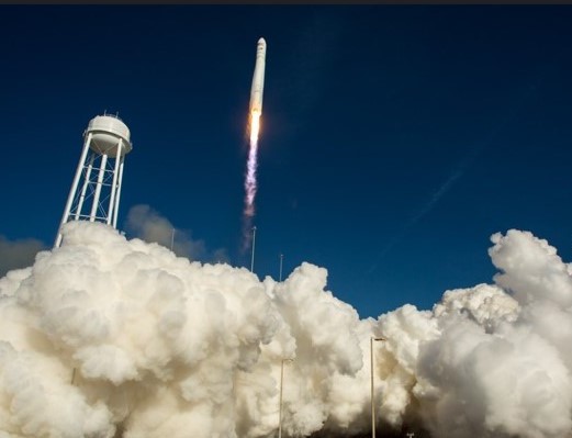 Lanzamiento de la primera misión operativa de reabastecimiento de carga Cygnus