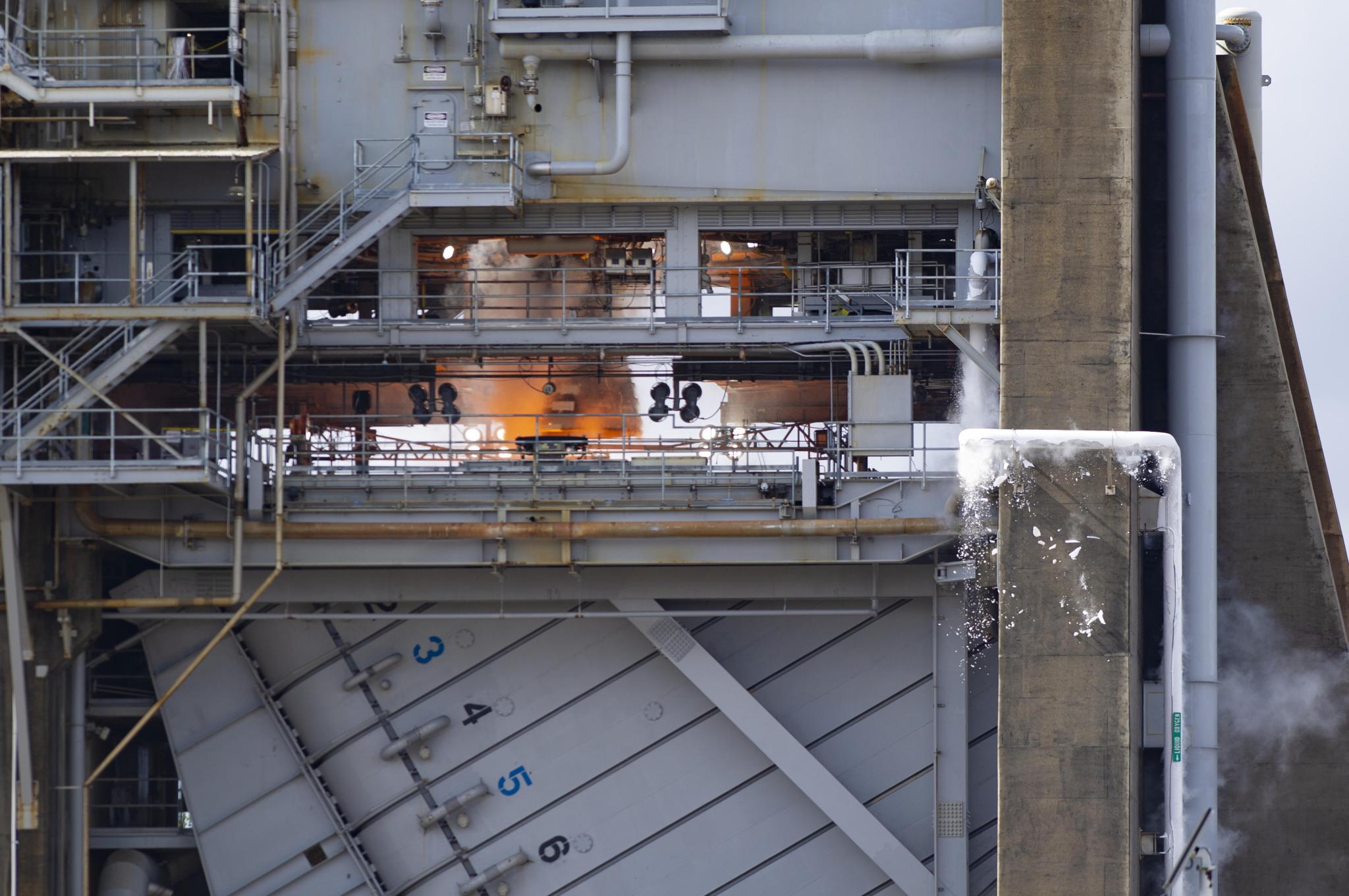 sideview of 500-second hot fire of an RS-25 certification engine Jan. 27