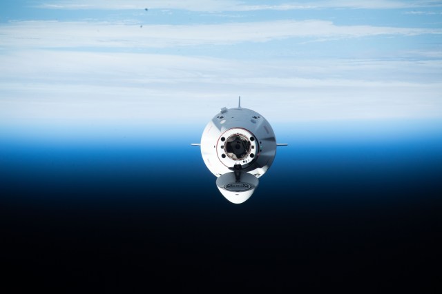 iss068e014178 (Oct. 6, 2022) --- The SpaceX Dragon Endurance crew ship, carrying four Crew-5 members, approaches the International Space Station with the Earth's horizon in the background. Credit: NASA/Kjell Lindgren