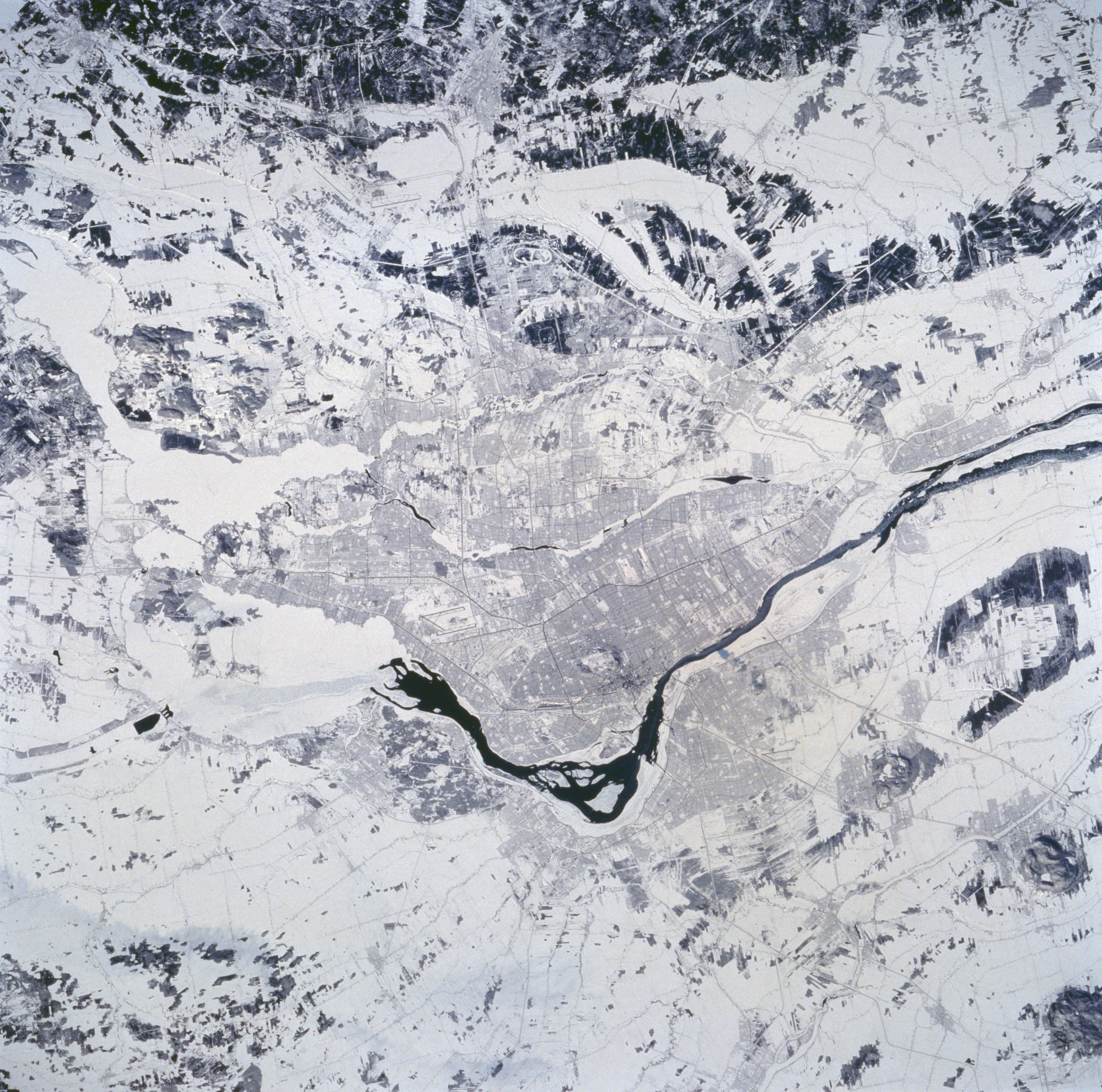 STS-60 Earth observation photographs of North American city Montréal