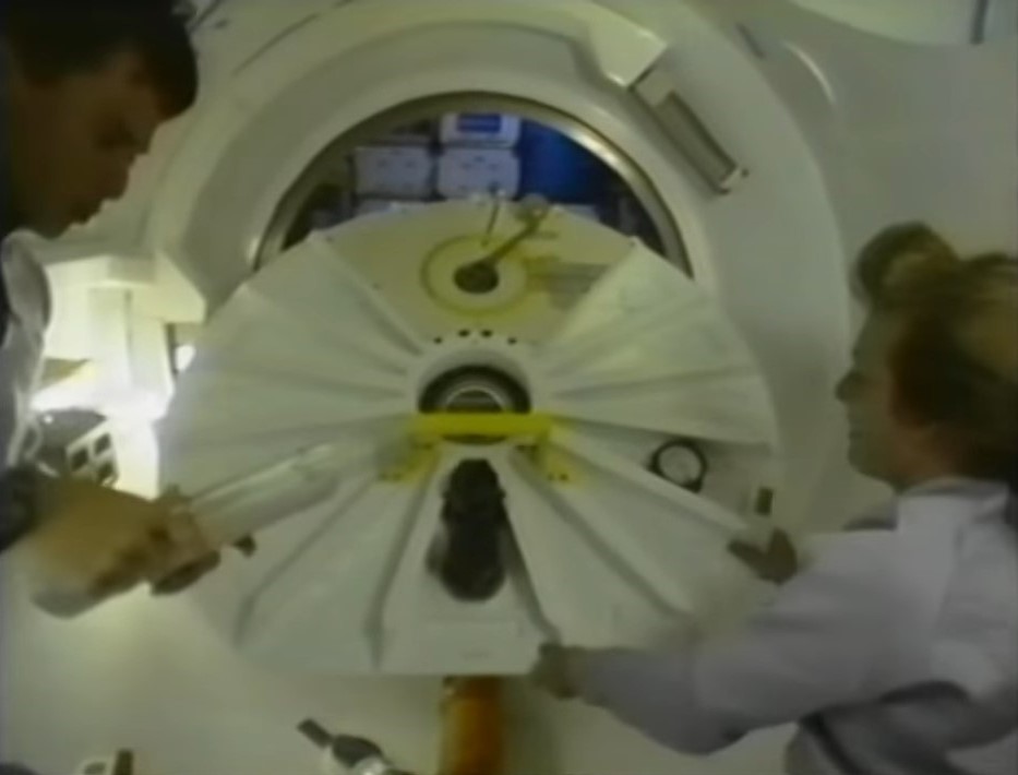 Franklin R. Chang-Díaz, left, and N. Jan Davis close the hatch to the Spacehab module at the end of the mission
