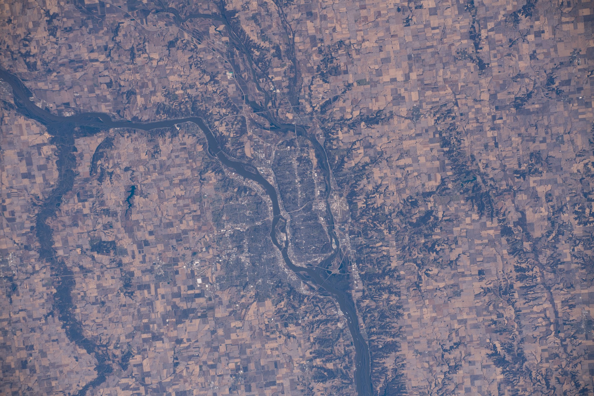 iss061e067892 (Dec. 6, 2019) --- The city of Moline, Illinois is surrounded by the Mississippi and Rock Rivers. The Mississippi River is the boundary between the states of Illinois and Iowa.