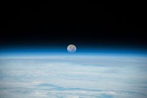 iss068e027841 (Dec. 8, 2022) --- The Full Moon is pictured setting below Earth's horizon from the International Space Station as it orbited 261 miles above the Pacific Ocean. At the time of this photograph the Orion vehicle on the Artemis I mission was about 207,200 miles from Earth and 180,400 miles from the Moon, cruising at 1,415 mph.